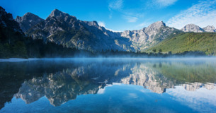 A nadie le acontece cosa alguna que sea, por naturaleza, capaz de soportar. - Marco Aurelio Antonino