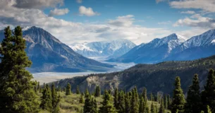 La tierra prometida está siempre al otro lado del desierto. - Havelock Ellis