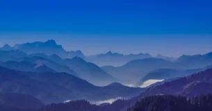 El hombre sordo a la voz de la poesía es un bárbaro, sea quien sea. - Johann Wolfgang von Goethe