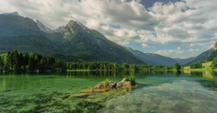 Reflexionando, se aumenta la desgracia y se aminora la felicidad. - Charles Régismanset
