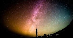 Uno busca un partero para sus pensamientos; otro a alguien a quien pueda ayudar a parirlos. Así nace un diálogo fructuoso. - Friedrich Nietzsche