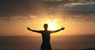 Pensad por cuenta propia y dejad que los demás disfruten del derecho a hacer lo mismo. - Voltaire