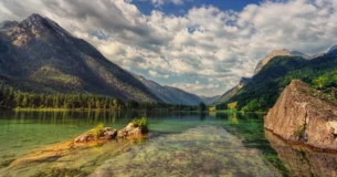 La estrategia es cosa de reflexión, la táctica es cosa de percepción. - Max Euwe