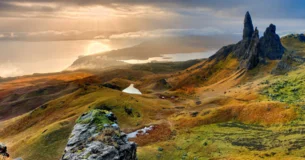 El mérito que acepta el silencio como la cosa más natural del mundo es el más alto aplauso. - Ralph Waldo Emerson