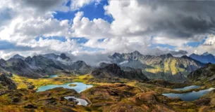 Ayúdame a comprender lo que os digo y os lo explicaré mejor. - Antonio Machado