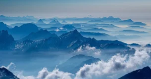 Todas las cosas ocultan algún misterio; todas las cosas son velos que ocultan a Dios. - Blaise Pascal