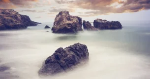 Dios existe en el hombre, no existe fuera del hombre. - José Revueltas