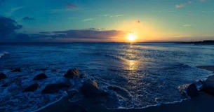 El dolor es para el alma un alimento fecundo. - Théodore de Banville