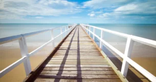 La infancia es una eterna promesa que ninguno jamás mantiene. - Kate Douglas Wiggin