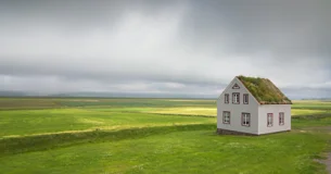 La felicidad real del hombre está en él mismo. - Friedrich Obermayer