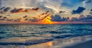 No reconozcas más que a un hombre mejor que tú. - Pitágoras de Samos