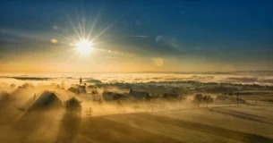 Nada es imposible al que practica la meditación, con la meditación nos hacemos dueños del universo. - Lao Ts