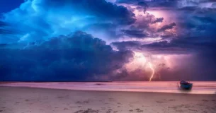 Apenas si basta un siglo para formar un Estado; una hora puede reducirlo a polvo. - Lord Byron