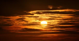 Una conciencia tranquila nos hace serenos. - Lord Byron