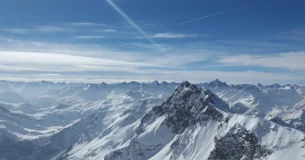 Si un artesano estuviese seguro de soñar por espacio de doce horas que es rey, creo que sería casi tan feliz como un rey que soñase doce horas que es artesano. - Blaise Pascal